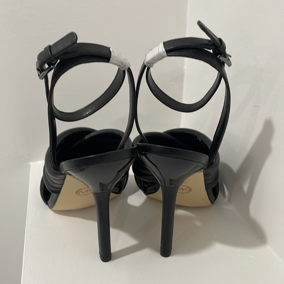 NWOT MICHAEL Michael Kors Royce Padded Leather Sandals - Picture 11 of 14